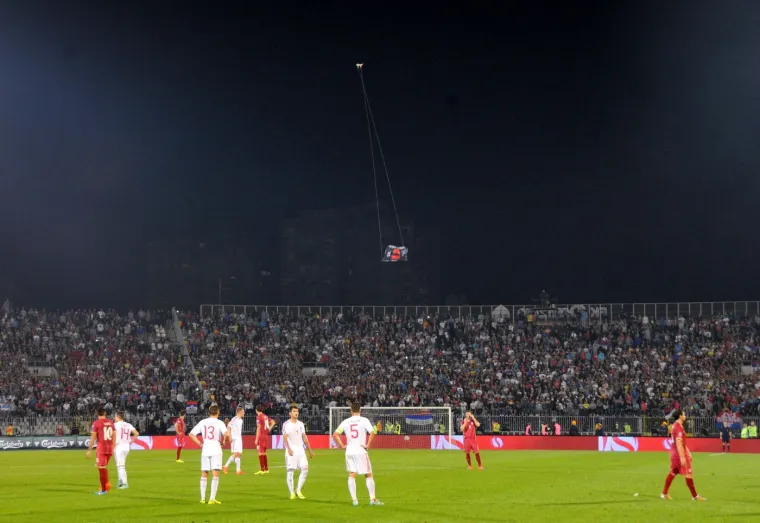 Na utakmici Srbije i Albanije izbio skandal nad skandalima: Ovako je to izgledalo