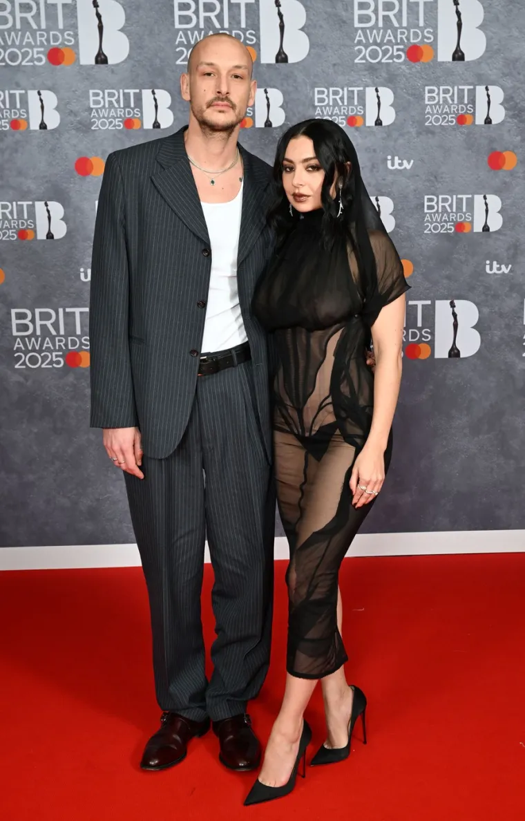 U Cannesu se pojavila bez grudnjaka, ali to joj nije prvi put: Pjevačica bira slobodu