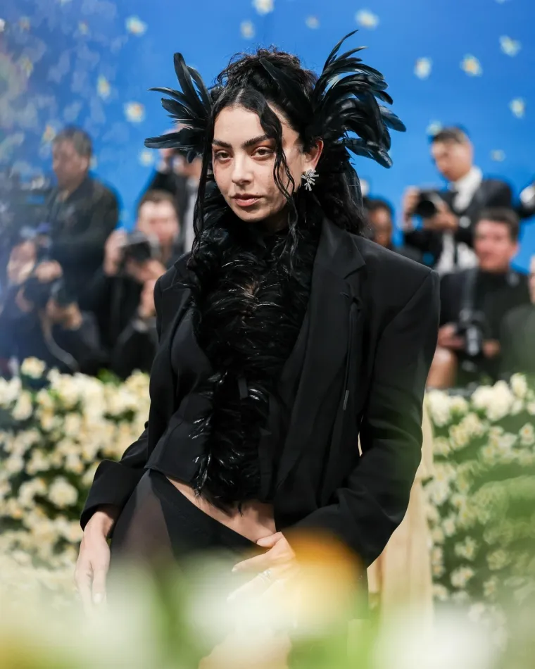 U Cannesu se pojavila bez grudnjaka, ali to joj nije prvi put: Pjevačica bira slobodu