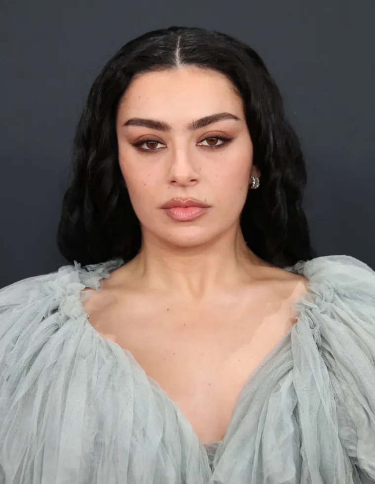 U Cannesu se pojavila bez grudnjaka, ali to joj nije prvi put: Pjevačica bira slobodu