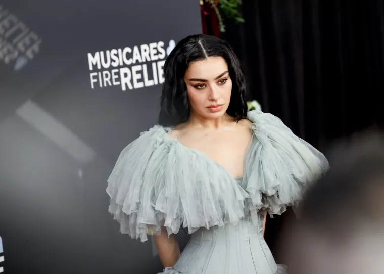 U Cannesu se pojavila bez grudnjaka, ali to joj nije prvi put: Pjevačica bira slobodu