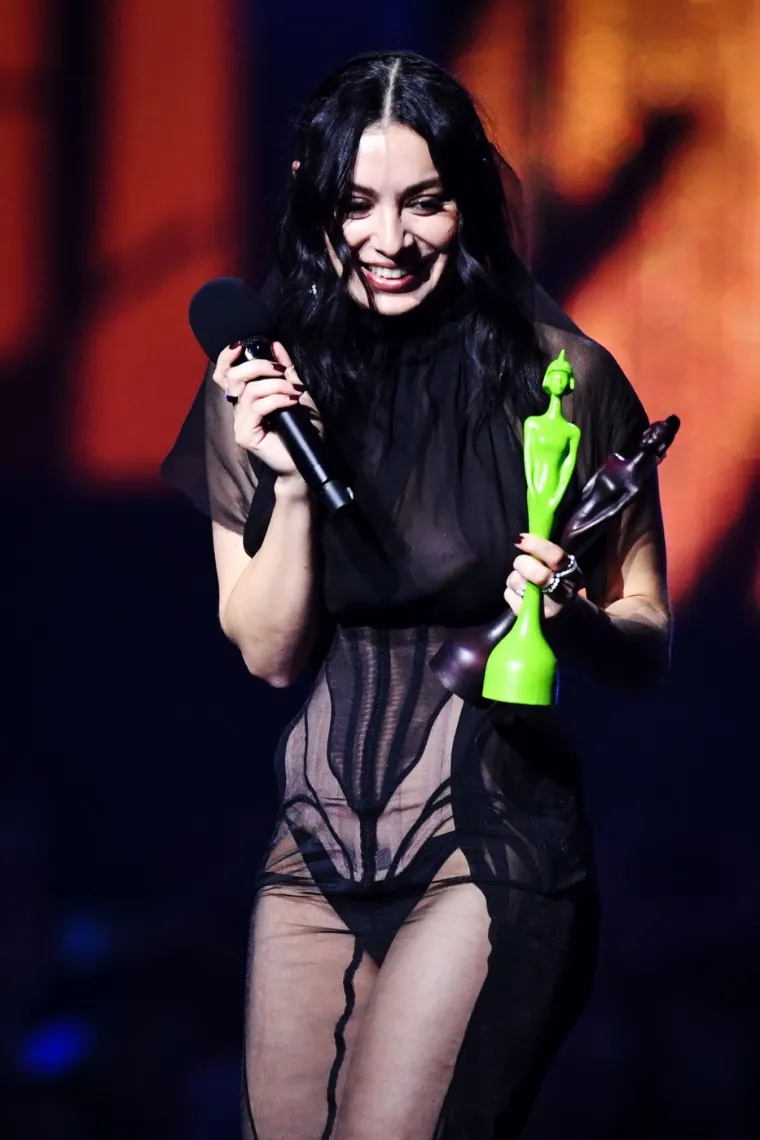 U Cannesu se pojavila bez grudnjaka, ali to joj nije prvi put: Pjevačica bira slobodu