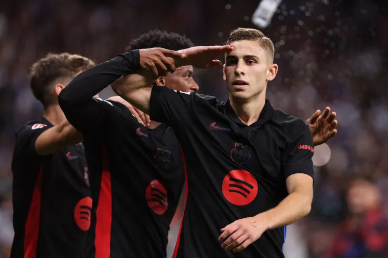 Slavlje se pretvorilo u skandal: Navijači trčali u teren, Flick vikao i tjerao igrače u svlačionicu