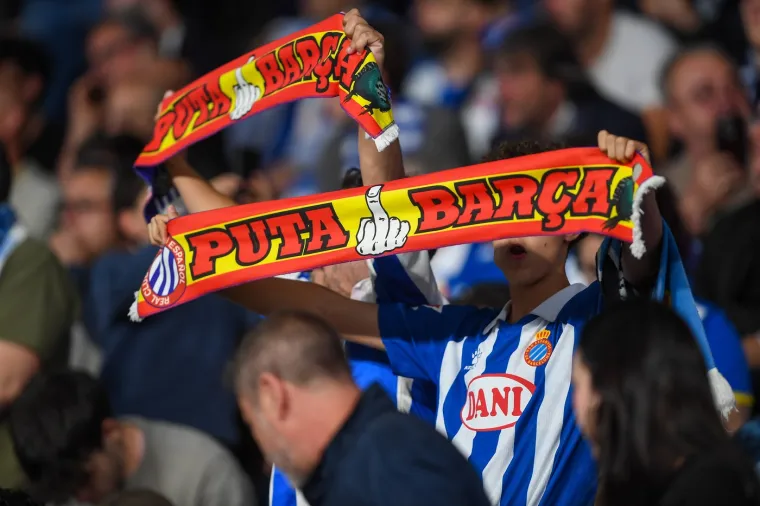 Slavlje se pretvorilo u skandal: Navijači trčali u teren, Flick vikao i tjerao igrače u svlačionicu