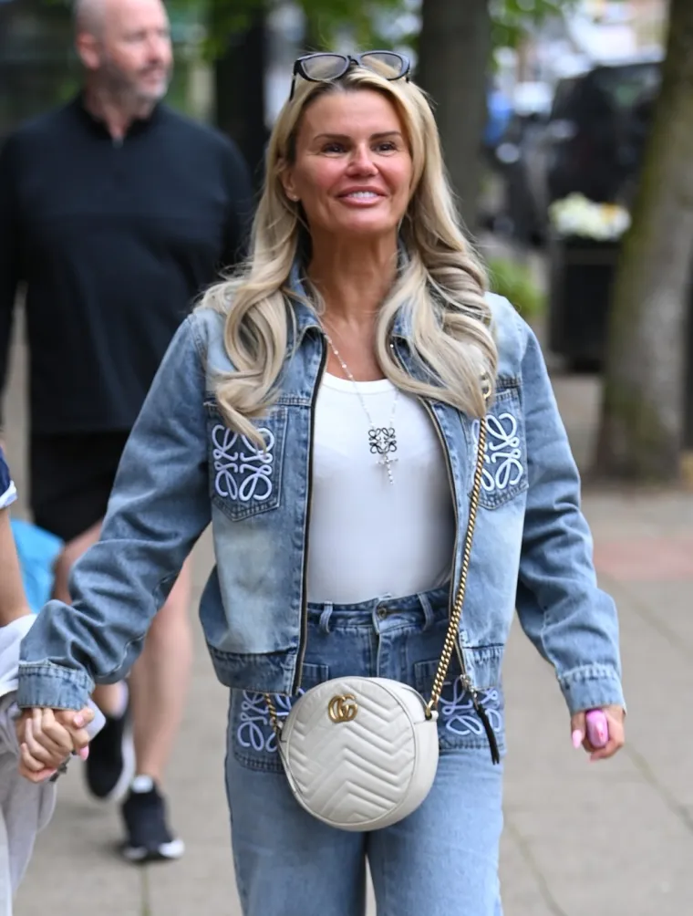 Estetske korekcije su je unakazile, borila se s ovisnostima: Kerry Katona nekad i sad