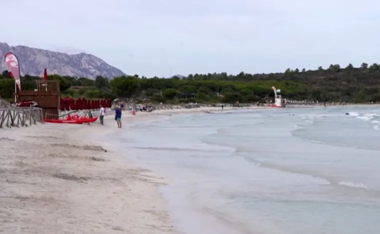 Tijekom glavne sezone Sardinija je stvarno pretrpana turistima.