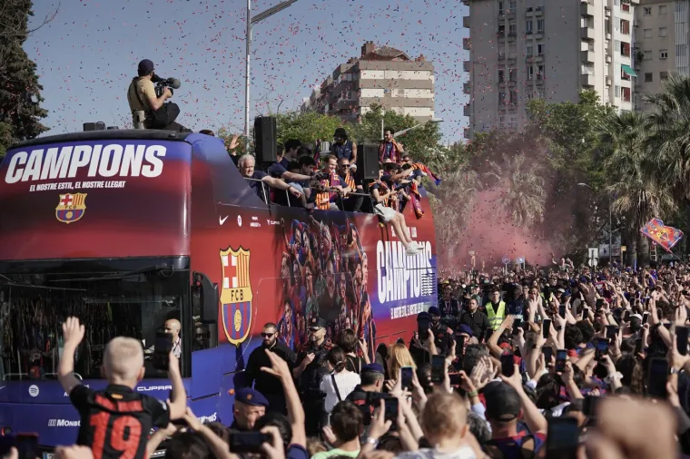 Pogledajte ludo slavlje Barcelone za osvajanje titule: Cijeli grad je iza&scaron;ao na ulice