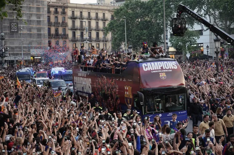 Pogledajte ludo slavlje Barcelone za osvajanje titule: Cijeli grad je iza&scaron;ao na ulice