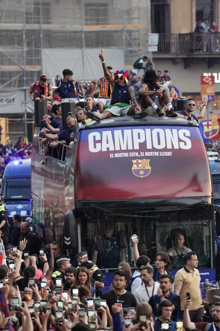 Pogledajte ludo slavlje Barcelone za osvajanje titule: Cijeli grad je iza&scaron;ao na ulice