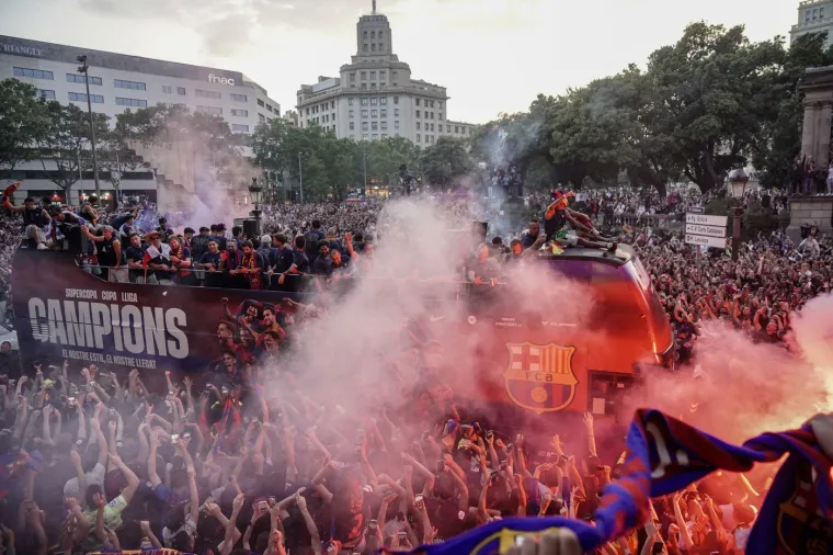 Pogledajte ludo slavlje Barcelone za osvajanje titule: Cijeli grad je iza&scaron;ao na ulice