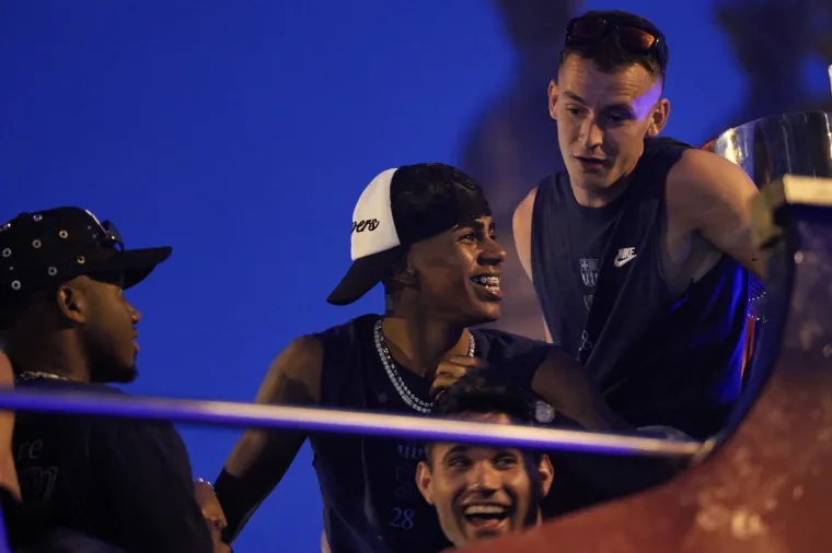 Pogledajte ludo slavlje Barcelone za osvajanje titule: Cijeli grad je iza&scaron;ao na ulice