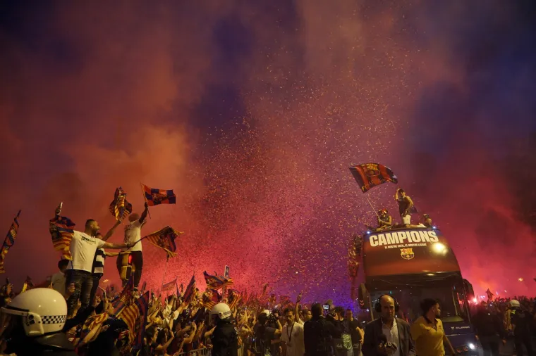 Pogledajte ludo slavlje Barcelone za osvajanje titule: Cijeli grad je iza&scaron;ao na ulice