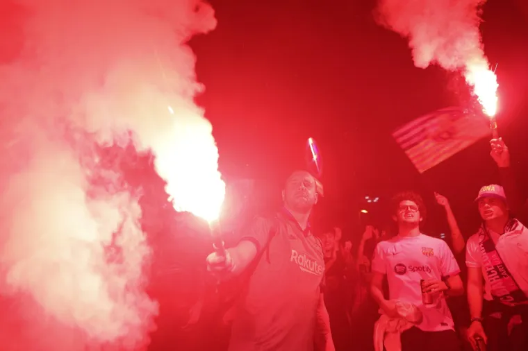 Baklje na ulicama grada gore jo&scaron; od jučer navečer nakon pobjede protiv Espanyola. 