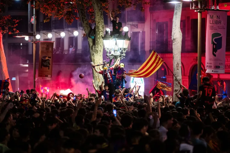 Pogledajte ludo slavlje Barcelone za osvajanje titule: Cijeli grad je iza&scaron;ao na ulice
