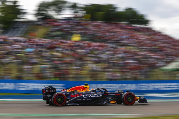 Stravični prizori na kultnoj stazi: Japanac jurio i izgubio kontrolu, bolid se raspao nakon horor sudara