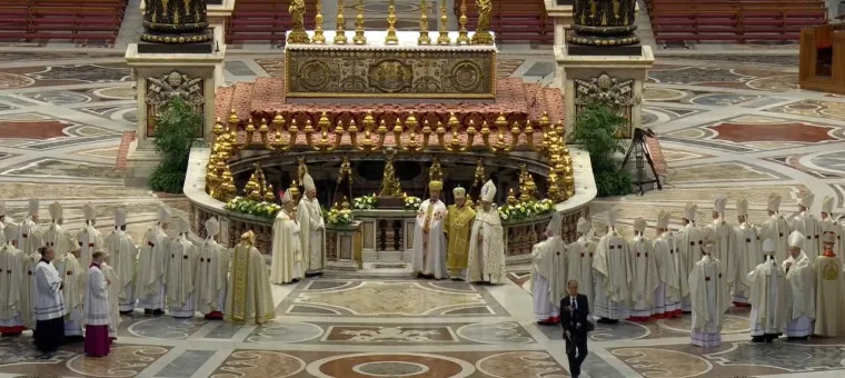 Brojni političari na inauguraciji pape: JD Vance i supruga jednim potezom ukrali svu pažnju