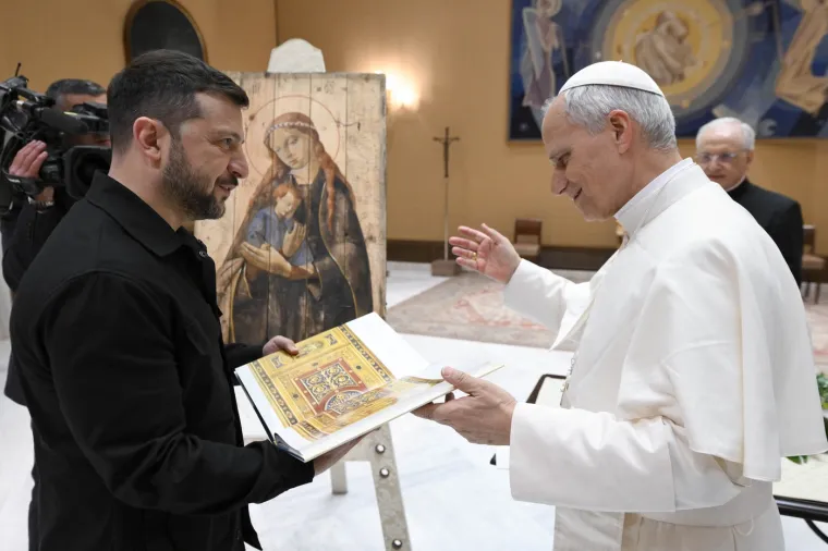 
Prvi je to poziv pape Lava XIV. da se suretne s nekim stranim čelnikom. 