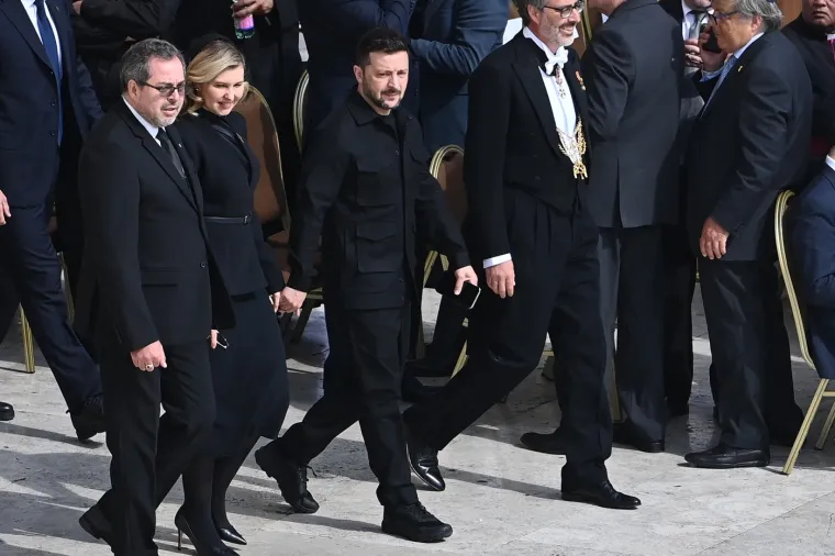 Zelenski je danas bio među tisućama ljudi koji su došli na inauguracijsku misu. 