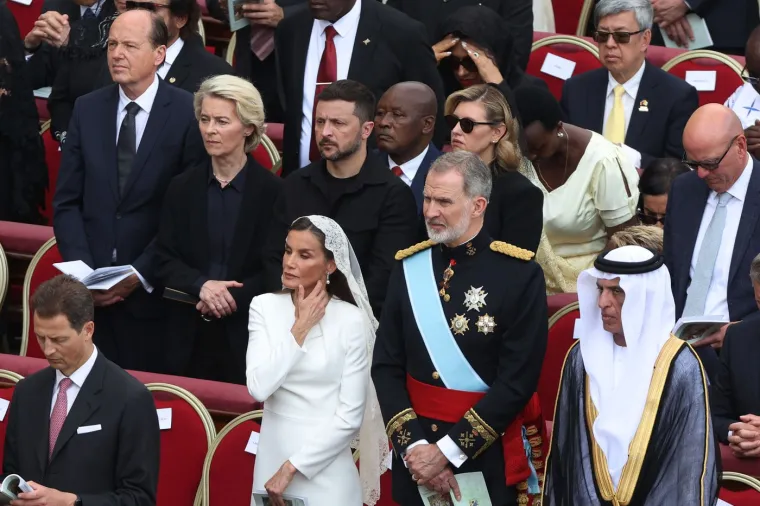 Hoće li se Zelenski i ovoga puta naći na udaru kritika zbog odjevne kombinacije? Ovo je nosio u Vatikanu