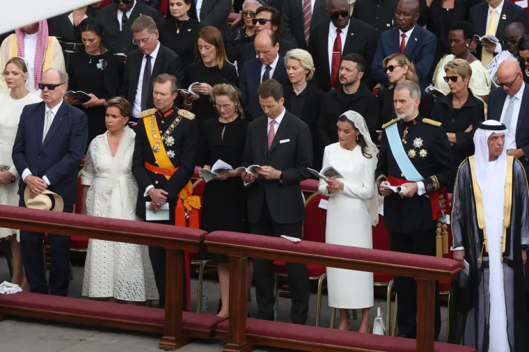 Hoće li se Zelenski i ovoga puta naći na udaru kritika zbog odjevne kombinacije? Ovo je nosio u Vatikanu