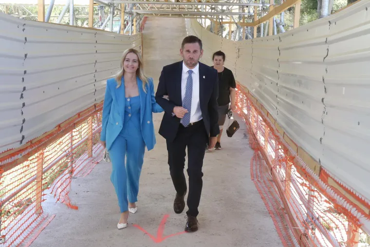 Tomislav Šuta (HDZ, DP, HSLS, HDS) i surpuga Matilda