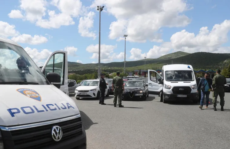 Policija će četiri sata prije utakmice i dva sata nakon utakmice po potrebi ograničavati kretanje ulicama u blizini stadiona.

