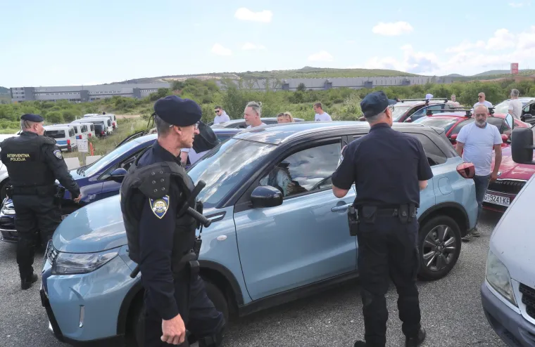 Prije, za vrijeme odigravanja i nakon završetka utakmice policija će snimati područje stadiona i prilaznih pravaca.

