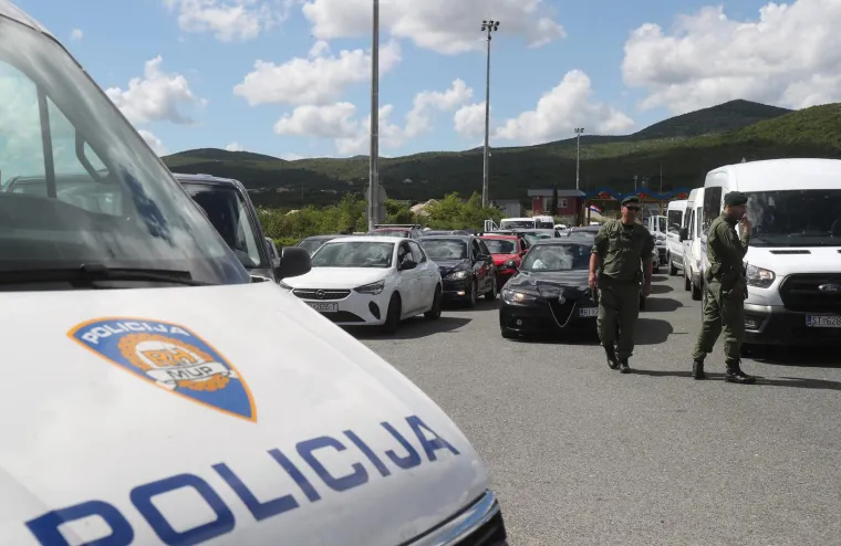 Policija na putu do Splita dočekala ekipu u bijelom: Već se zna &scaron;to će im raditi