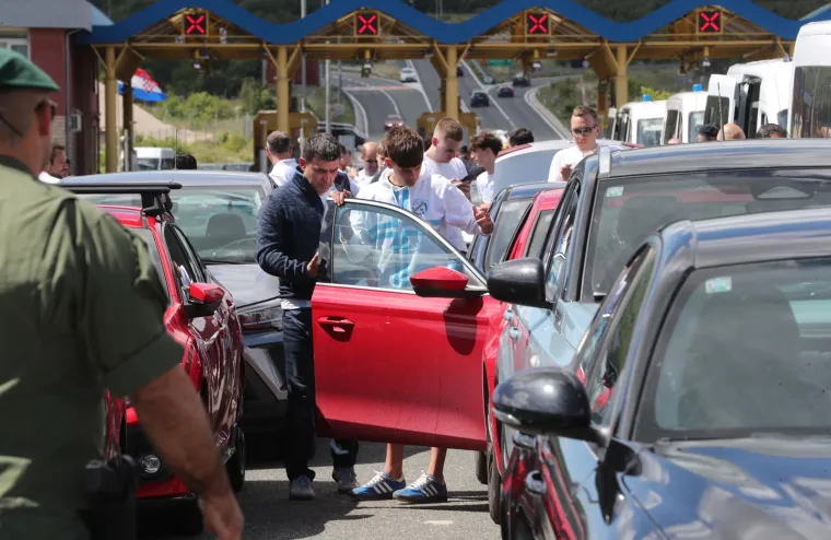 Policija na putu do Splita dočekala ekipu u bijelom: Već se zna &scaron;to će im raditi