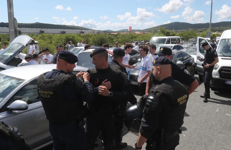 Policija na putu do Splita dočekala ekipu u bijelom: Već se zna &scaron;to će im raditi
