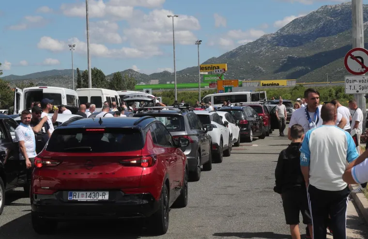 Policija na putu do Splita dočekala ekipu u bijelom: Već se zna &scaron;to će im raditi