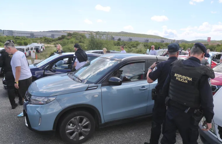 Policija na putu do Splita dočekala ekipu u bijelom: Već se zna &scaron;to će im raditi