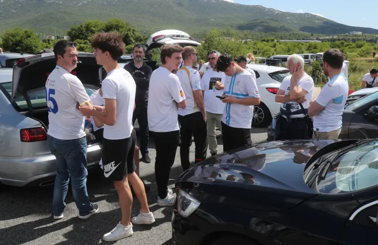 Policija na putu do Splita dočekala ekipu u bijelom: Već se zna &scaron;to će im raditi