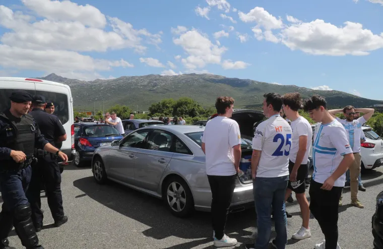 Policija na putu do Splita dočekala ekipu u bijelom: Već se zna &scaron;to će im raditi