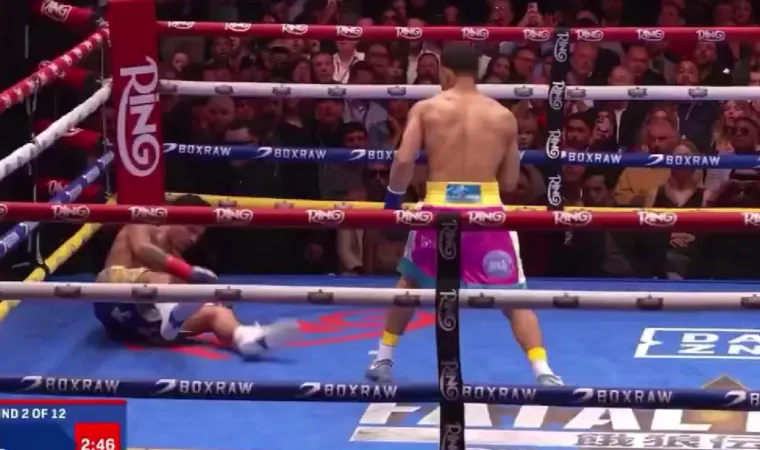 Potpuni šok usred Times Squarea! Domaći 'Rocky' zalijepio kontroverznog boksača za pod