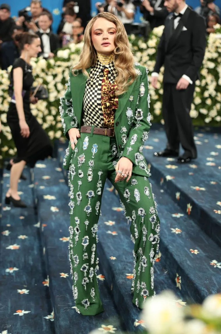Žice oko glave i klavir na leđima? Ovo su najbizarniji outfiti s Met Gale 2025.