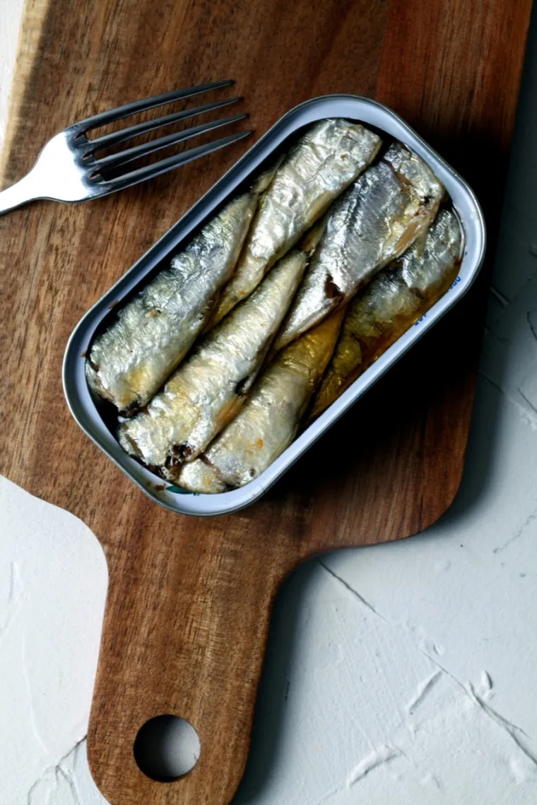 19. Konzervirane srdele - Male su, ali moćne. Pune su kalcija zbog jestivih kostiju, omega-3 i proteina.