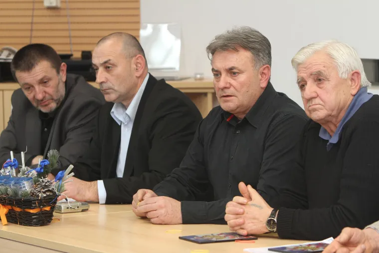 8. siječnja 2015., Karlovac - Konferencija za medije braniteljskih udruga s područja Karlovačke županije koji su dali potporu braniteljskim prosvjedima i traže smjenu ministra branitelja Matića