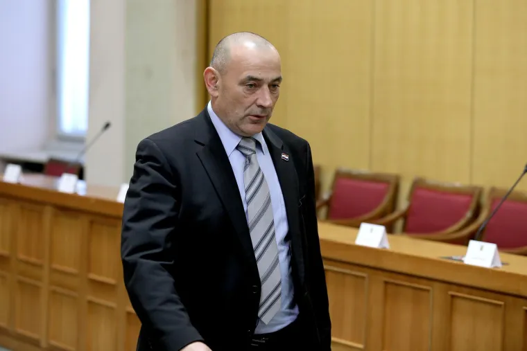 Prepoznajte li tko je ovo? Nekad zgodni general, a sada jedan od glavnih Plenkovićevih igrača