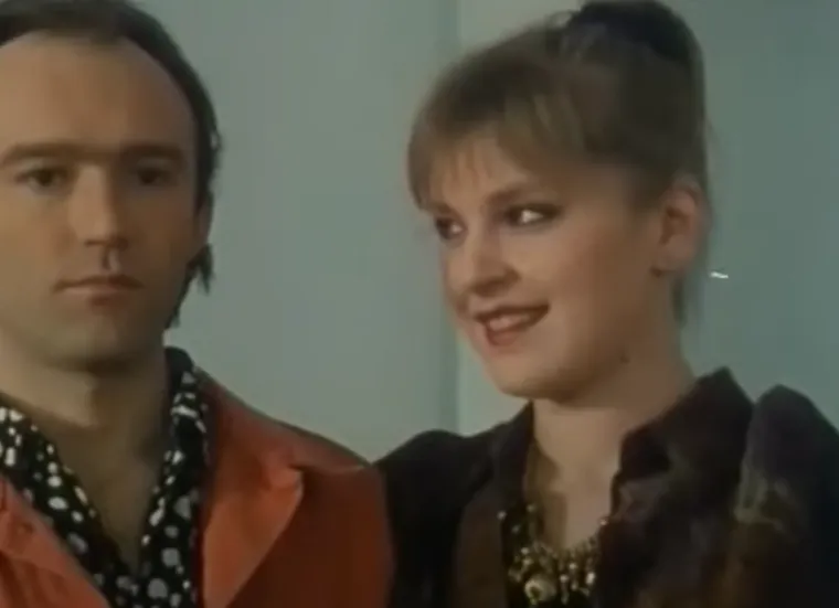 Rođena u Zagrebu, Babić je diplomirala glumu na Akademiji dramske umjetnosti 1985. godine, a tijekom karijere ostvarila je zapažene uloge u kazalištu i na televiziji. 