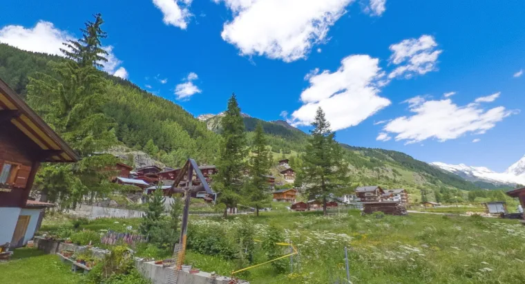 Ovo je selo kojem prijete milijuni kubičnih metara planine: Dio se već urušio