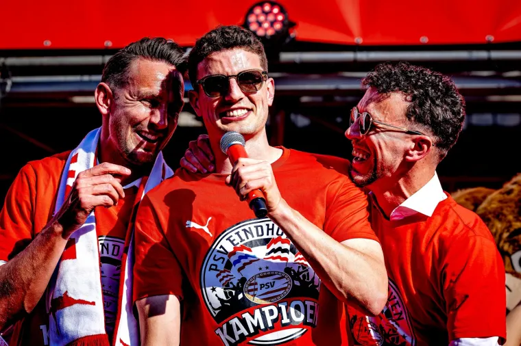 Odluka da iz Hajduka ode u PSV pokazala se kao idealnim za njega, jer se tamo odmah nametnuo kao jedan od ključnih igrača te zadobio povjerenje trenera Petera Bosza i navijača