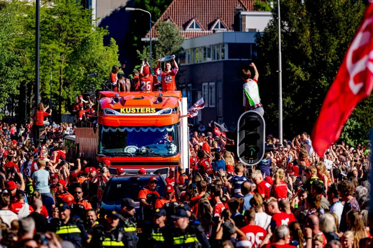 Perišić zapalio atmosferu na ludom slavlju PSV-a: Navijačima rekao samo jedno
