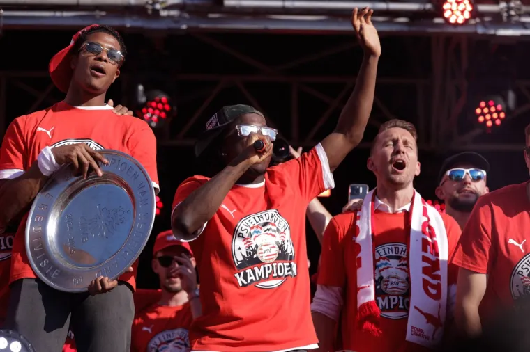 Peri&scaron;ić zapalio atmosferu na ludom slavlju PSV-a: Navijačima rekao samo jedno