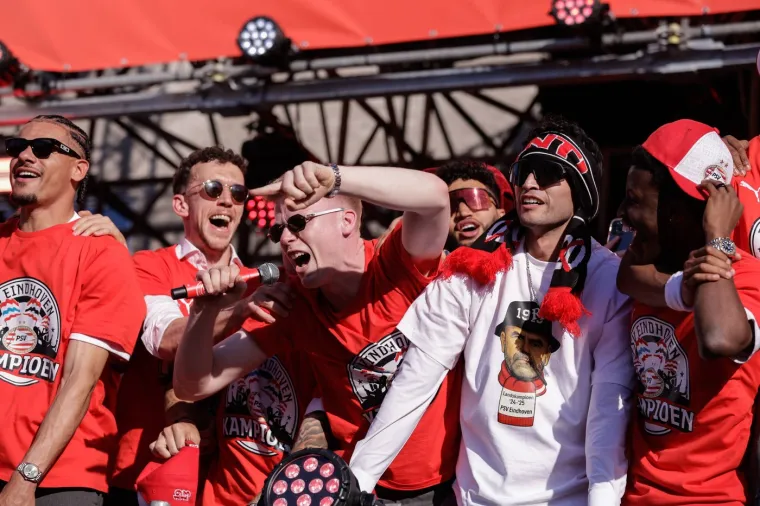 Peri&scaron;ić zapalio atmosferu na ludom slavlju PSV-a: Navijačima rekao samo jedno