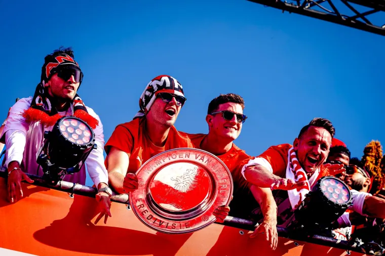 Peri&scaron;ić zapalio atmosferu na ludom slavlju PSV-a: Navijačima rekao samo jedno