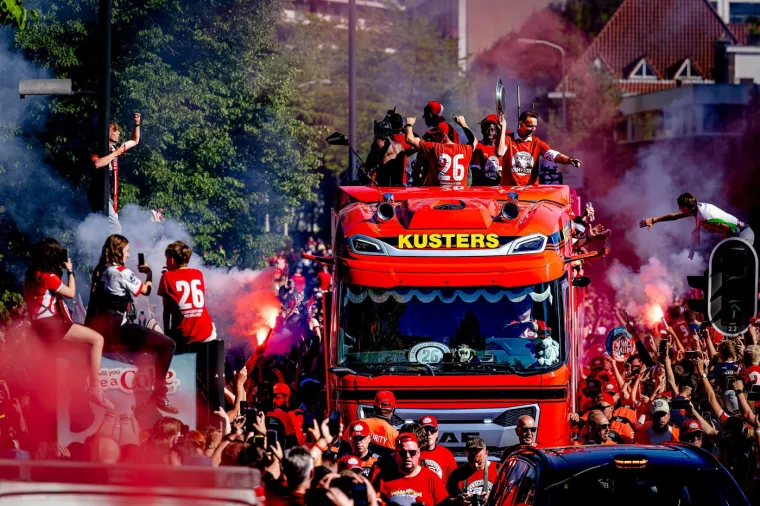 Peri&scaron;ić zapalio atmosferu na ludom slavlju PSV-a: Navijačima rekao samo jedno