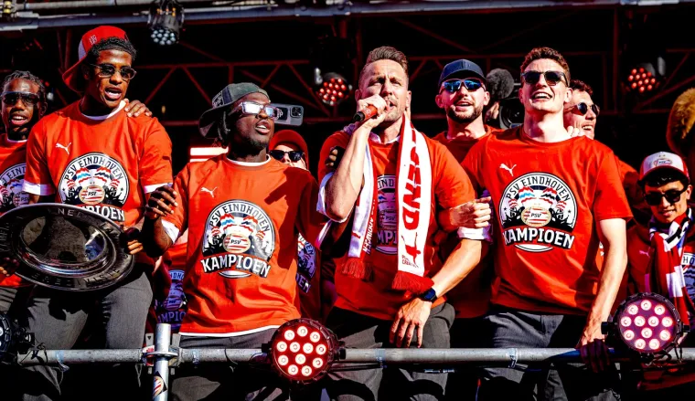 Peri&scaron;ić zapalio atmosferu na ludom slavlju PSV-a: Navijačima rekao samo jedno