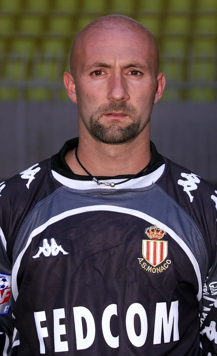 Robert Špehar: &quot;Fabien Barthez, kakav lik. Dakle, imao je ritual da reže rukave na dresu. Fabien Barthez, golman za pamćenje. Uglavnom sam mu ja to uvijek sa škarama to radio. On zategne, ja mu prerežem&quot;. 