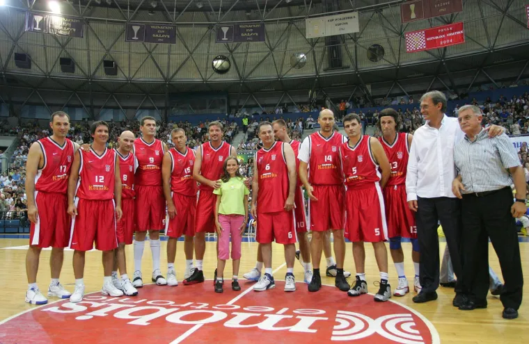 Vladan Alanović, osvajač srebra iz Barcelone s Hrvatskom na OI 1992., bronce sa EP-a 1993. u Njemačkoj i 1995. u Ateni, otkrio nam je: "Nosio sam istu podmajicu, čarape, oblačio sam prvo desnu, pa lijevu tenisicu. Nije to bilo stalno, nego dokle ide dobro. Ono, odigra&scaron; dobro, slijedeću tekmu ili neku protiv istog suparnika, sjeti&scaron; se &scaron;to si zadnji put na sebi imao, kojim si se redoslijedom oblačio, ajde, idem opet onda, bilo je uspje&scaron;no. Bilo je ne&scaron;to sitno, ali ni&scaron;ta spektakularno". 